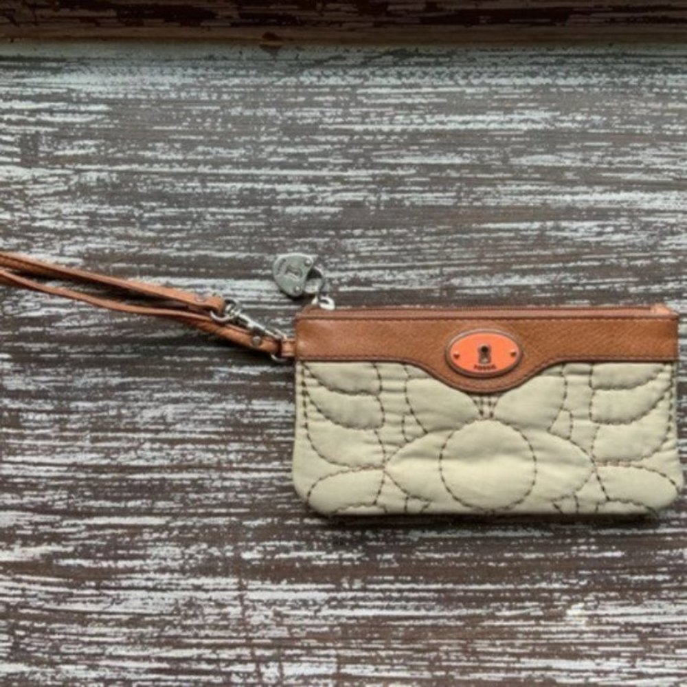 Fossil Key Per Orange/Brown Embroided Wristlet